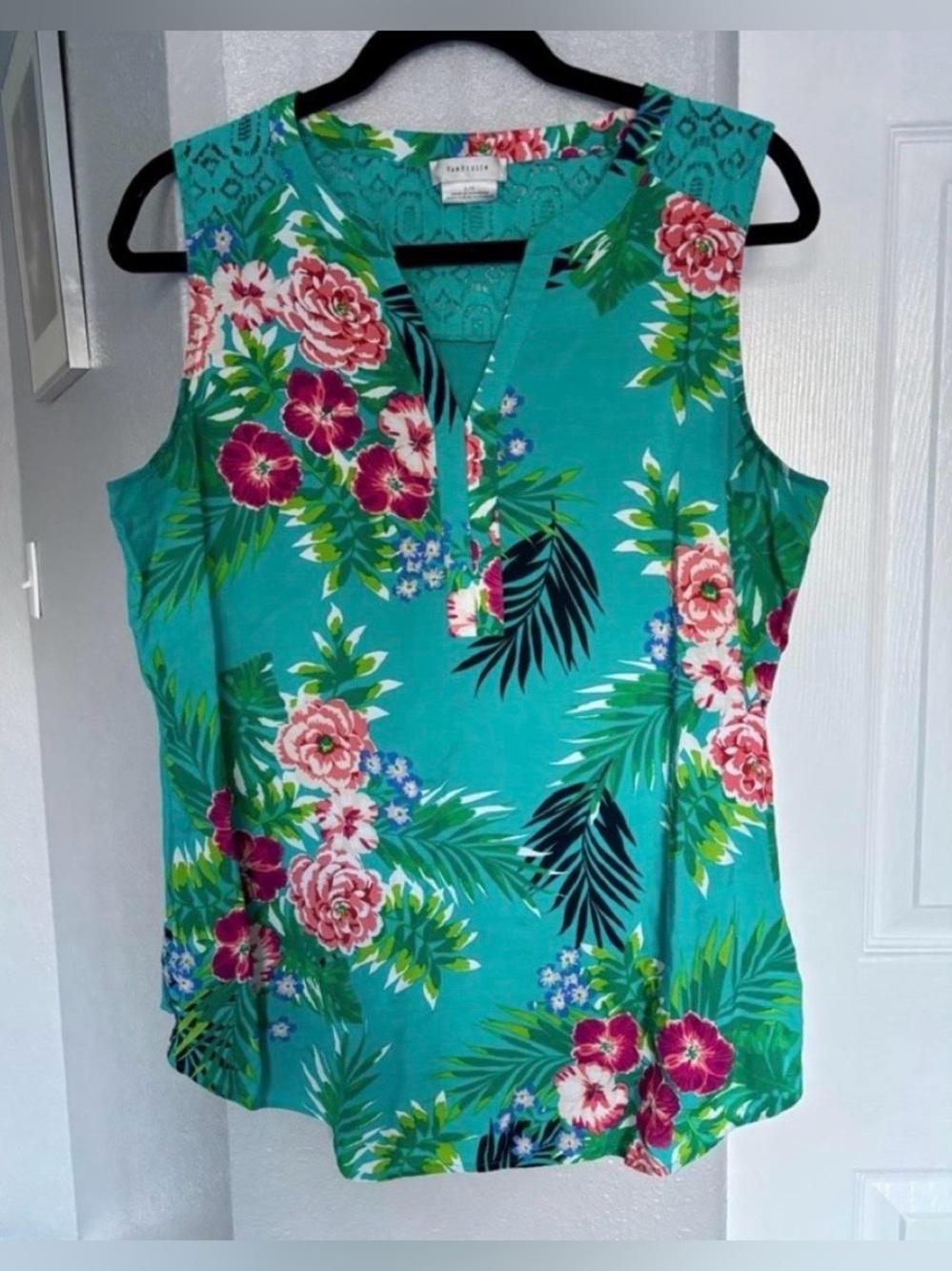 Van Heusen Turquoise Floral Sleeveless Camisole Size L